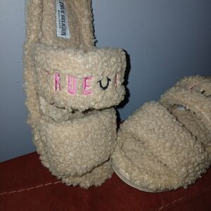 True Religion Beige Sherpa Slide Slippers with Pink Logo